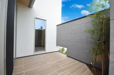 外観（プライべートテラス／建物側）