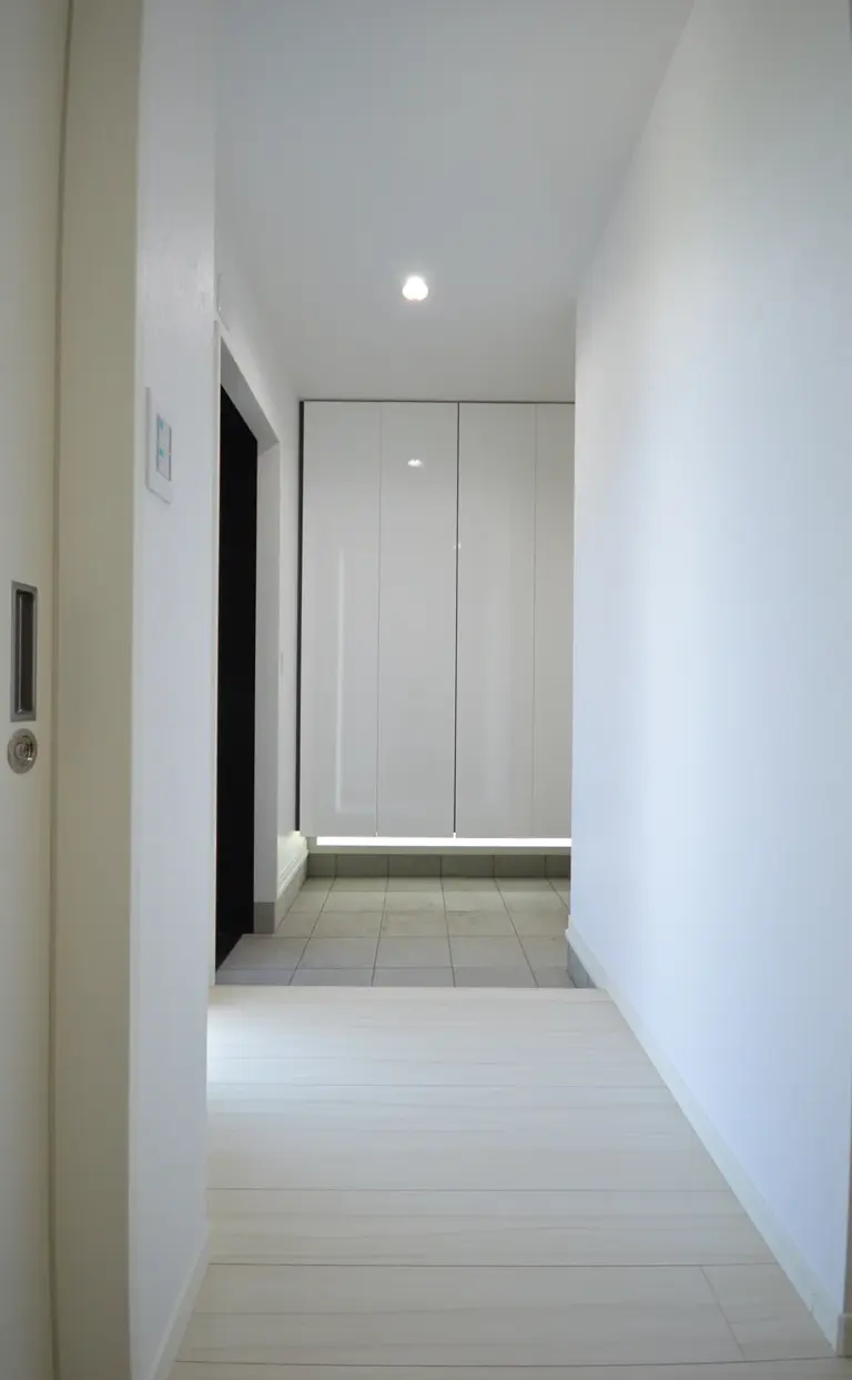 玄関の大容量壁面収納