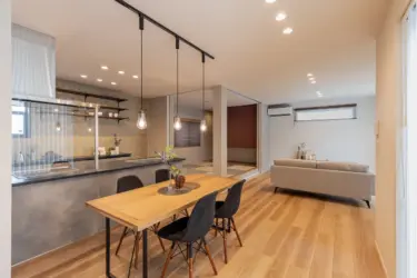 【086】様々な素材感が調和する家