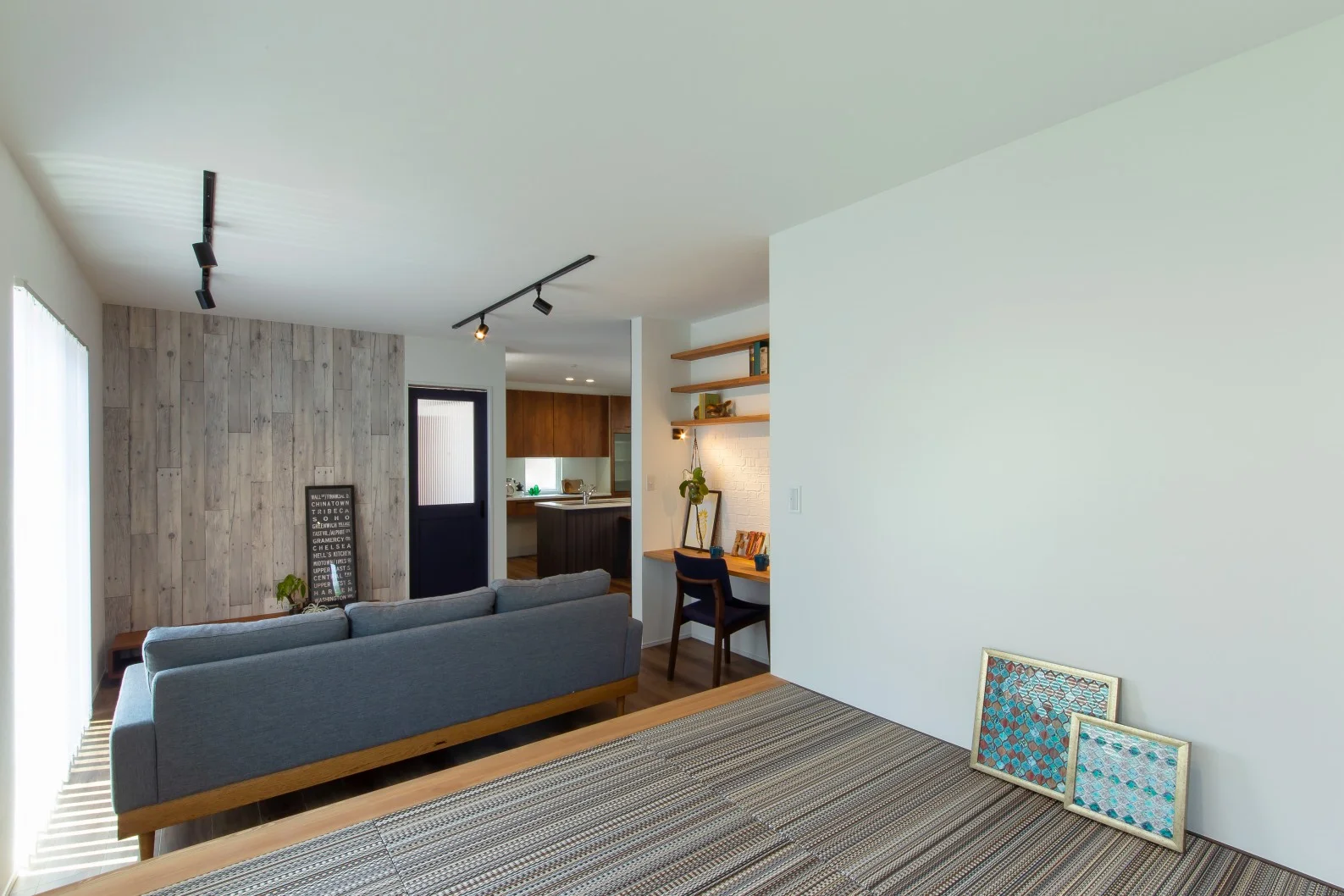 和室から見るリビング空間