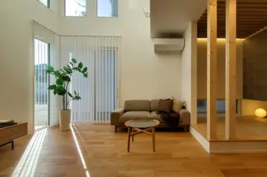 【176】開放感とぬくもりが心地よいモダンな住まい