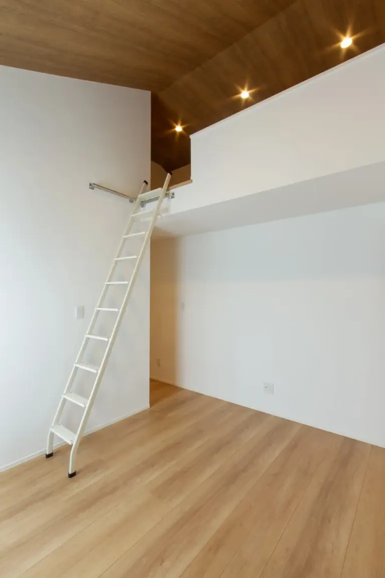 ロフトのある寝室