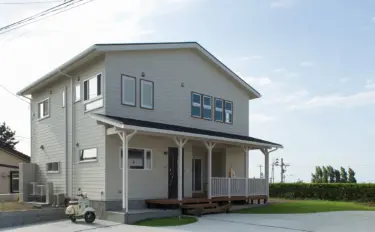 【031】ウッドデッキとインナーテラスのある素材感を感じる住まい