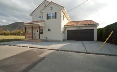 【029】プロヴァンス風の外観が映える家