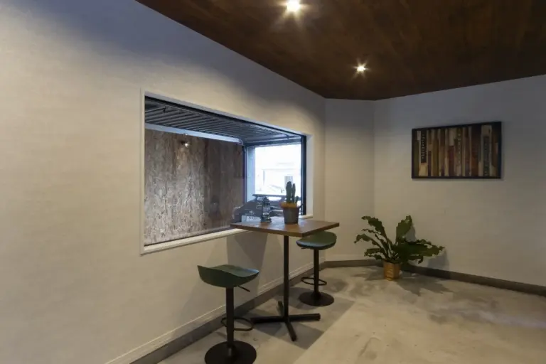 愛車を眺めるフリースペース