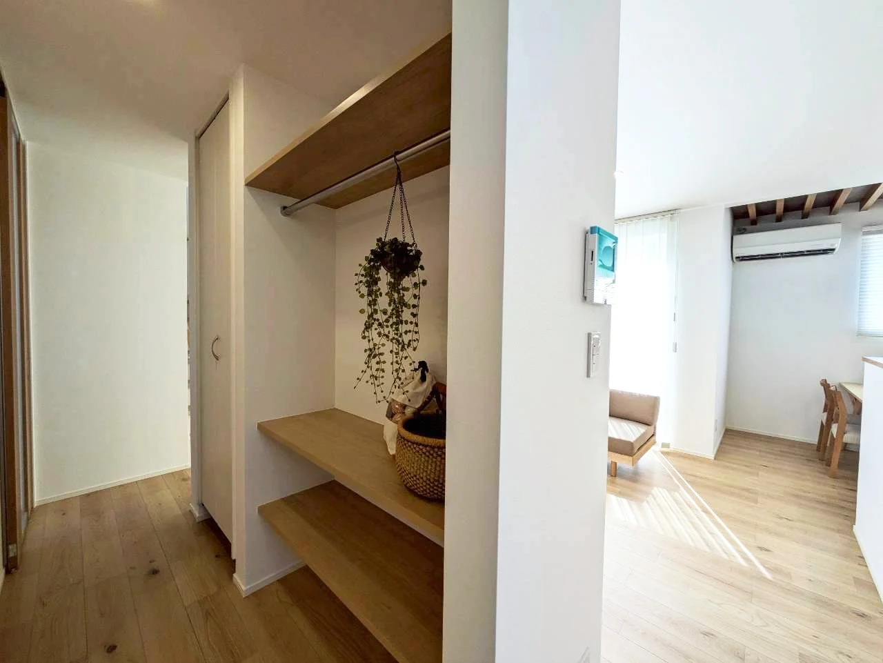 ■テレビ裏の隠す収納