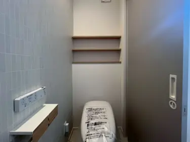 １階トイレ（タンクレスタイプ）