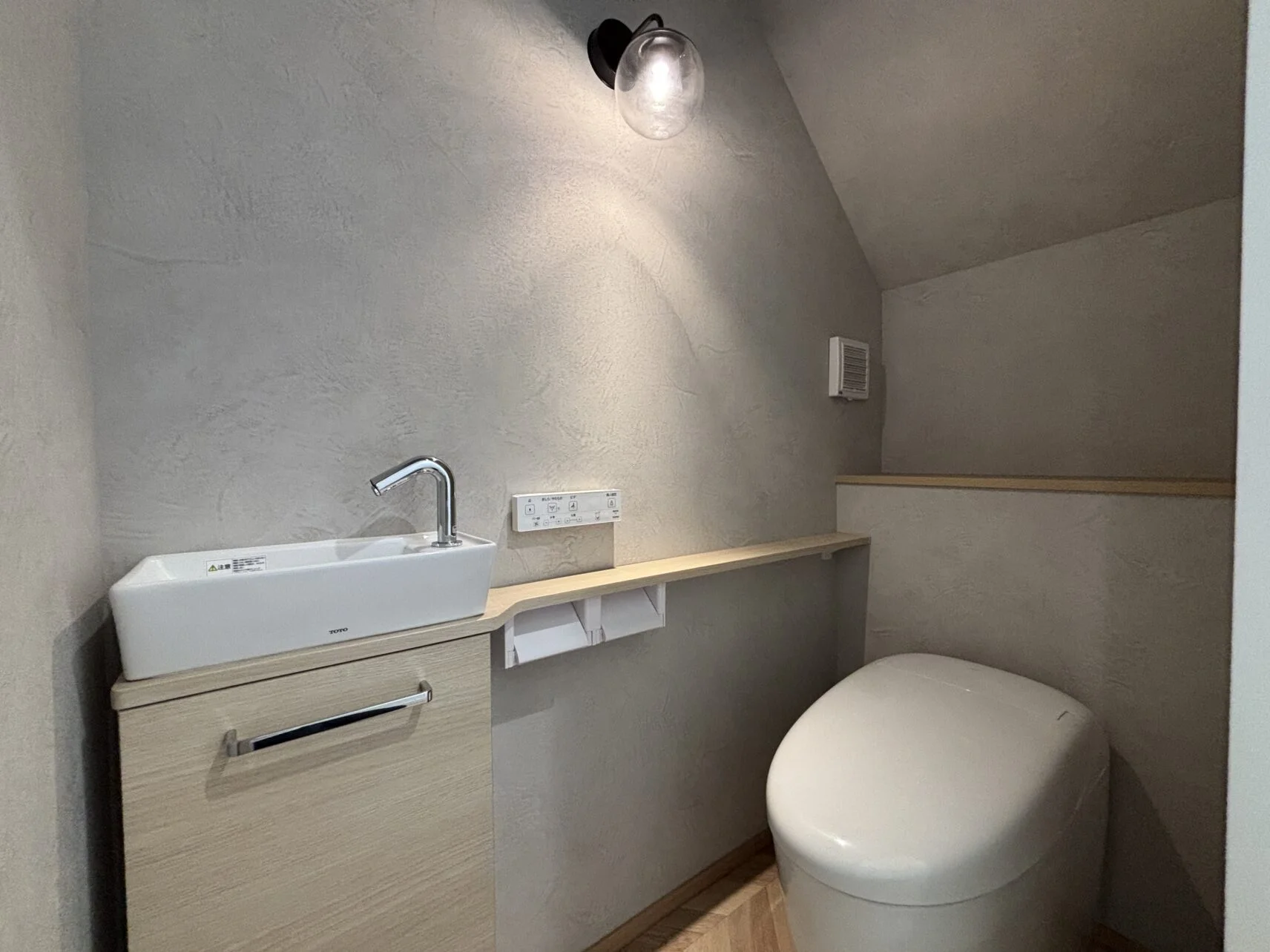 １Ｆトイレ（タンクレスタイプ）