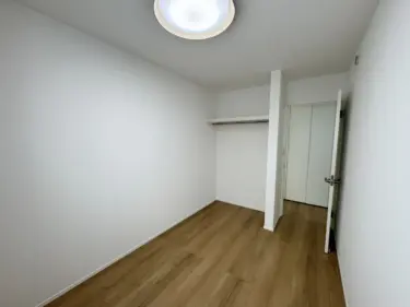 子供部屋（収納側）