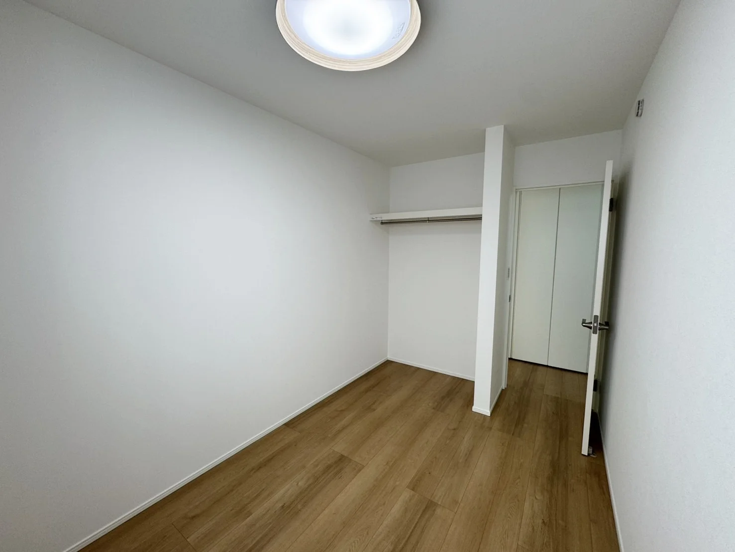 子供部屋（収納側）