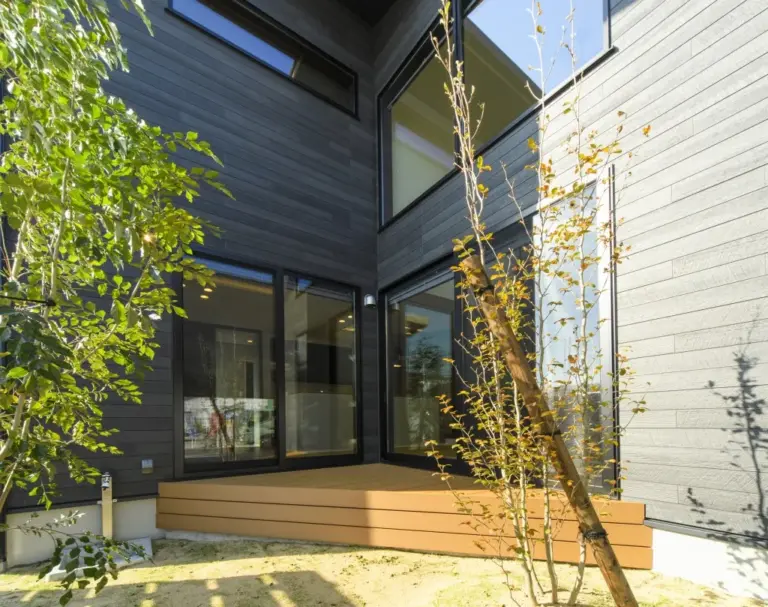 自然を感じる中庭スペース