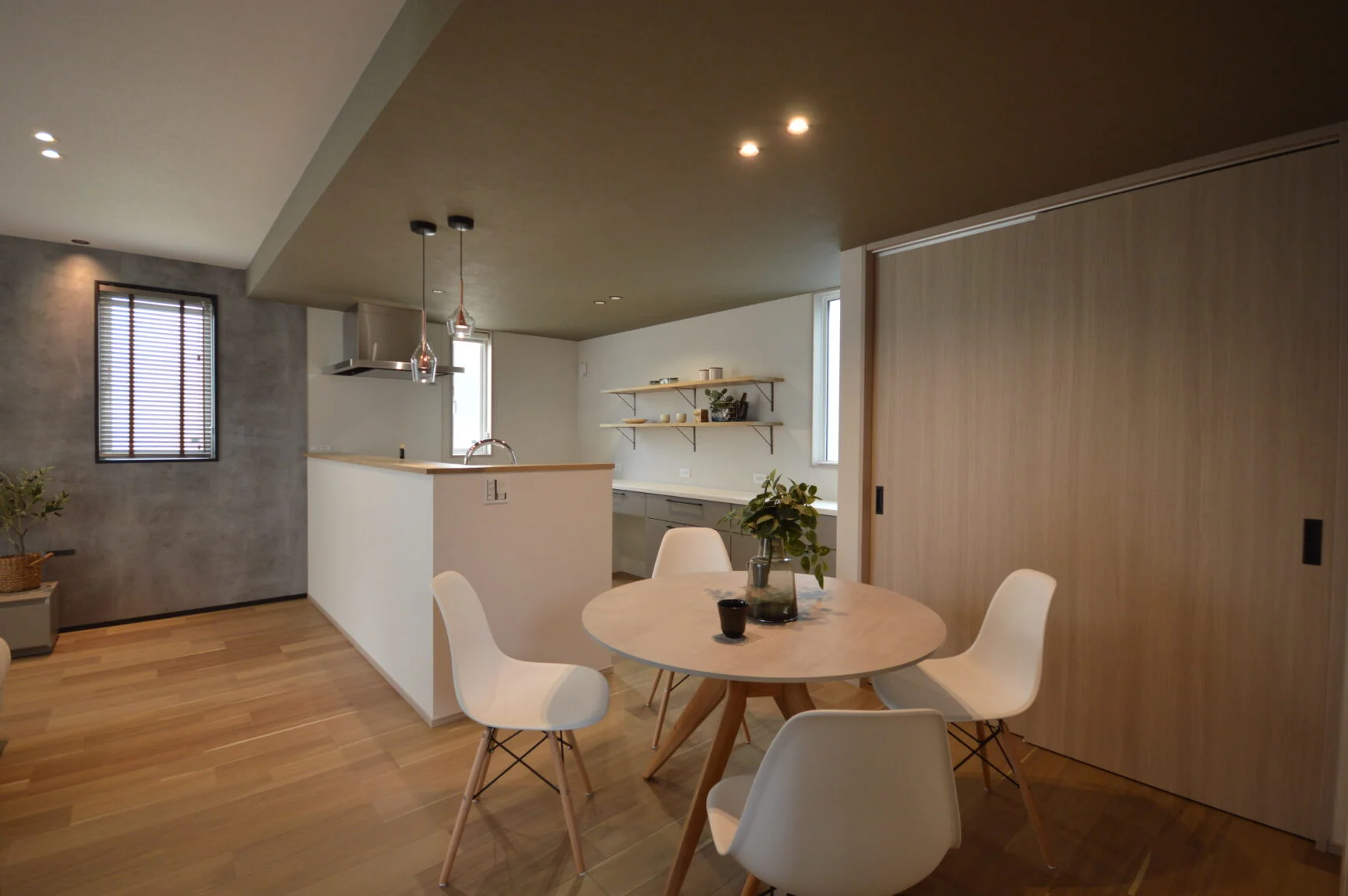 ダイニング・キッチン ２