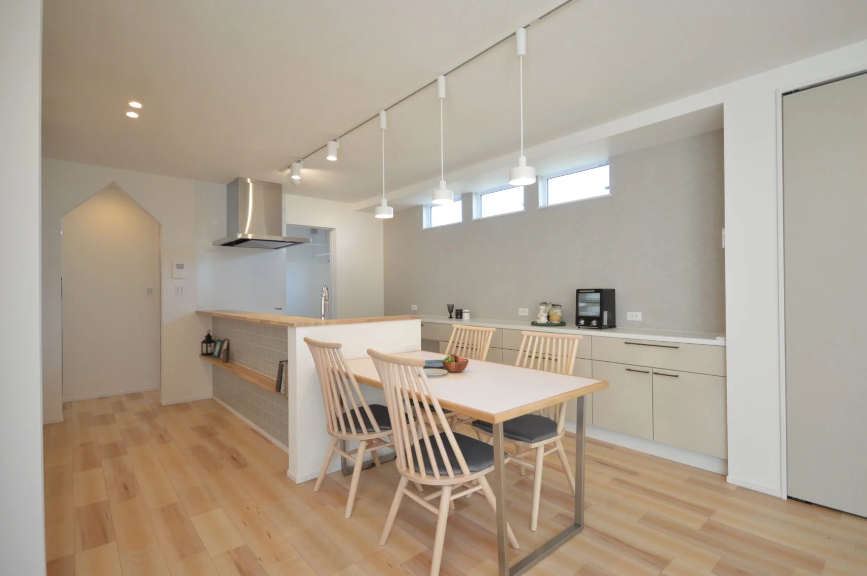 ■ダイニング・キッチン２
横並びで配膳がしやすいダイニングキッチン。