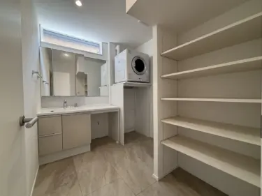 ２Ｆ・洗面脱衣室　・・・ガス衣類乾燥機「乾太くん」付き♪