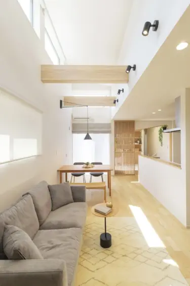 ■吹抜け仕様で開放的なＬＤＫ