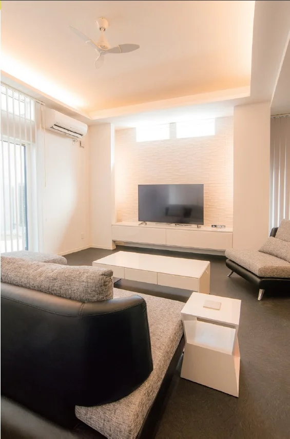 家具も生活感を抑えてシンプルに。