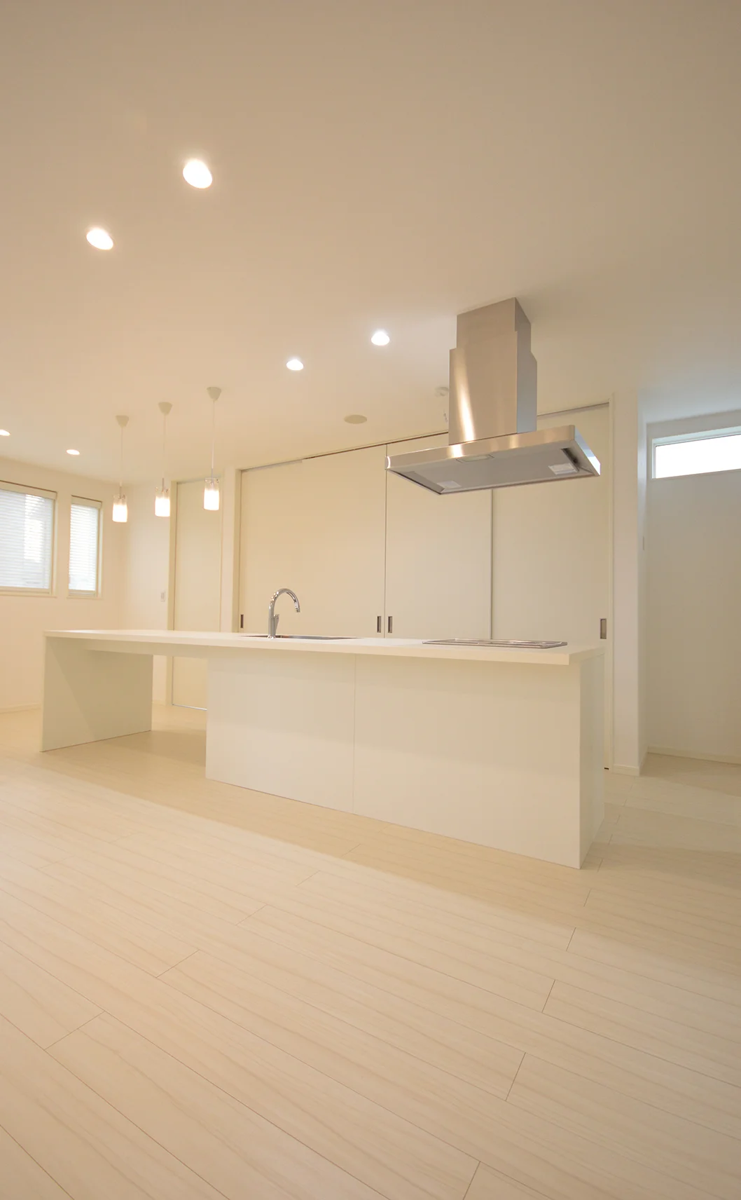 テーブル一体の「ポポラート型」キッチン