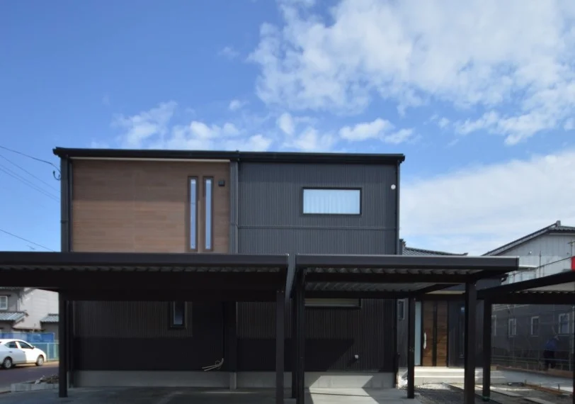 金属ｻｲﾃﾞｨﾝｸﾞのスタイリッシュな外観。