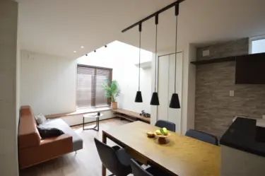 【151】窓際ベンチのある家