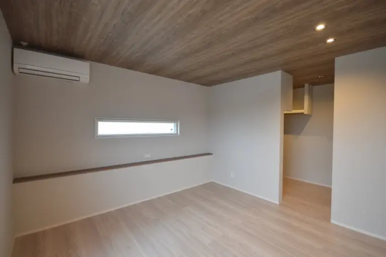 グレーの落ち着いた寝室。