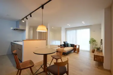 【175】木の暖かさを感じられるナチュラルモダンな家