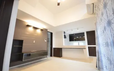 【035】スマートシンプルな外観で、半吹抜けリビングの家