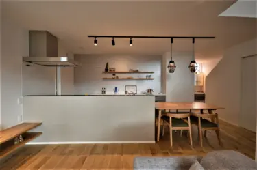 【144】黒のアクセントが映える家