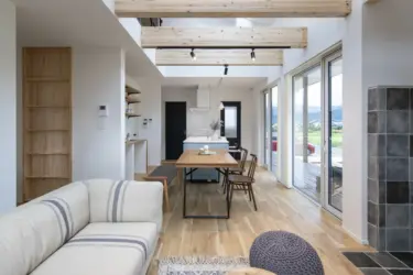 【163】ガレージを備えた、こだわりの1.5階建て