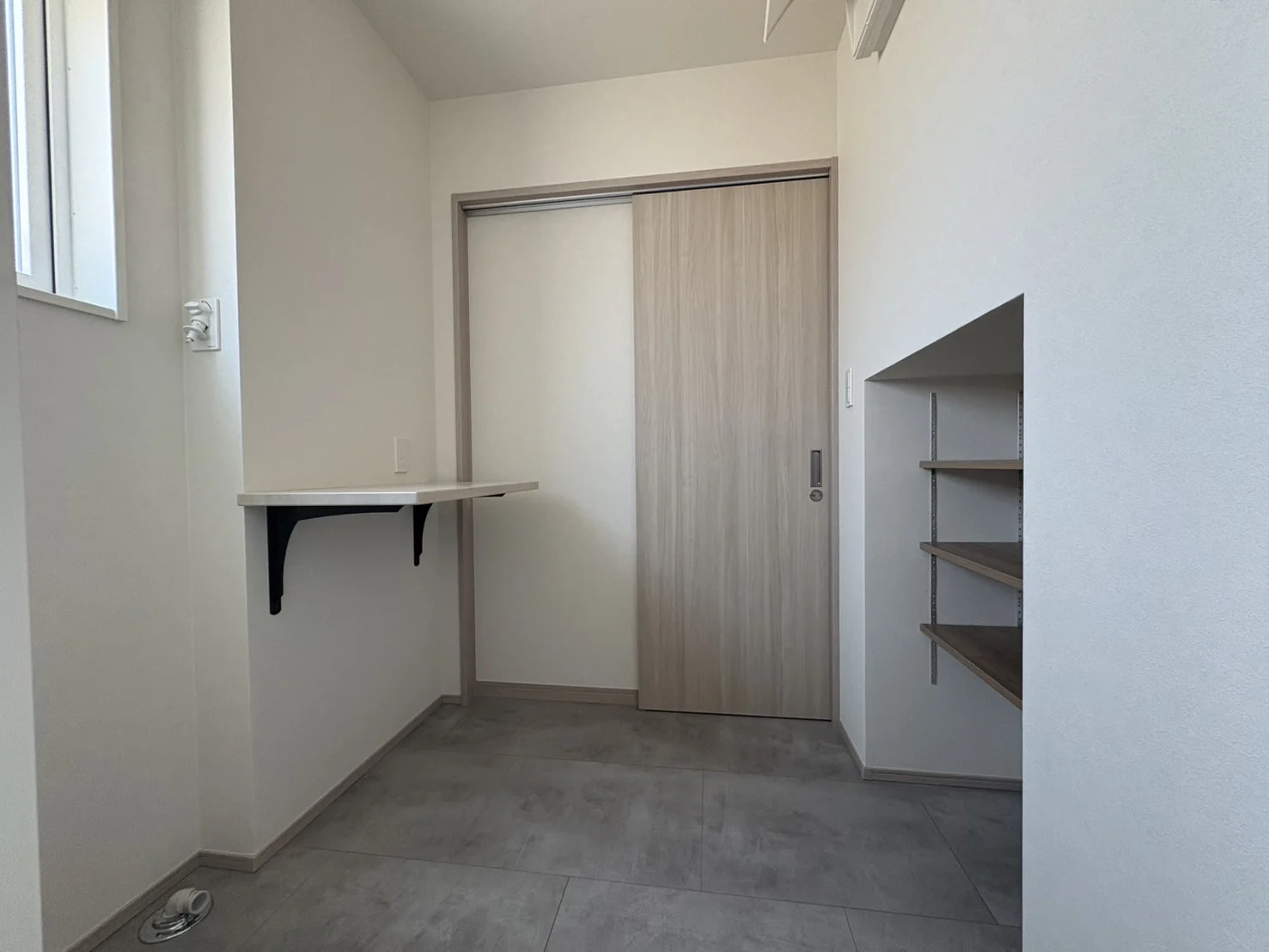 脱衣室・・・空間を有効利用！可動棚の使い方がポイント♪