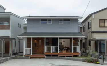 【039】カヴァードポーチが中と外をつなぐ家