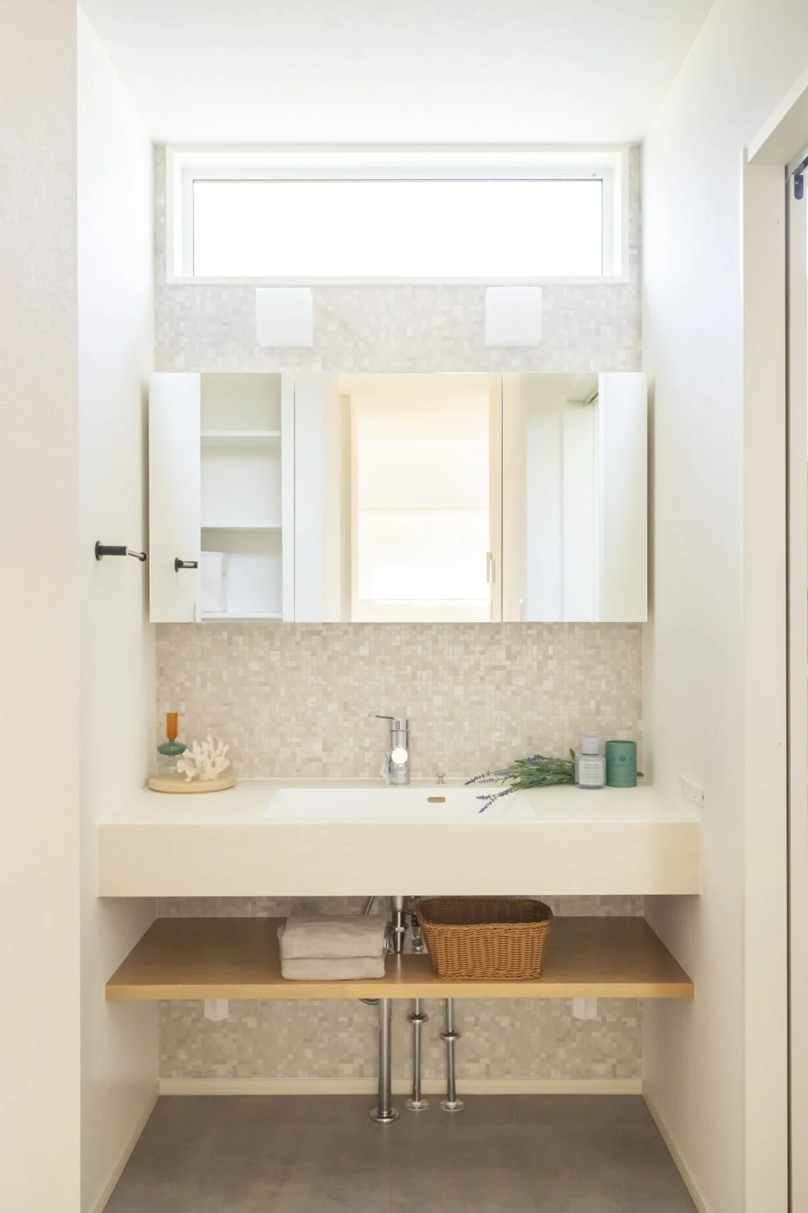 ■造作洗面台
身支度も気分が上がります。