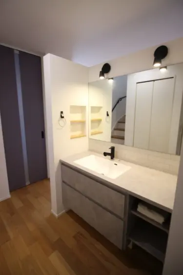 内観（造作洗面台２）