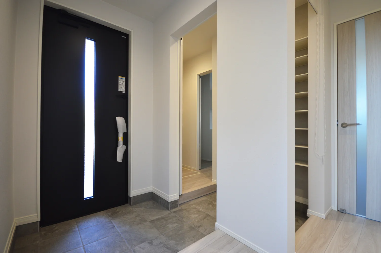 ■玄関・ドア側