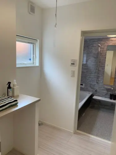 内観（脱衣室・浴室）