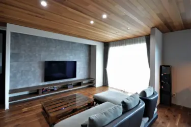 【128】木と無機質感の家