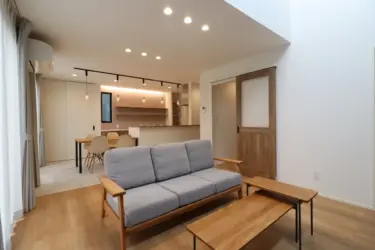 【134】素材感がアクセントになる箱の家