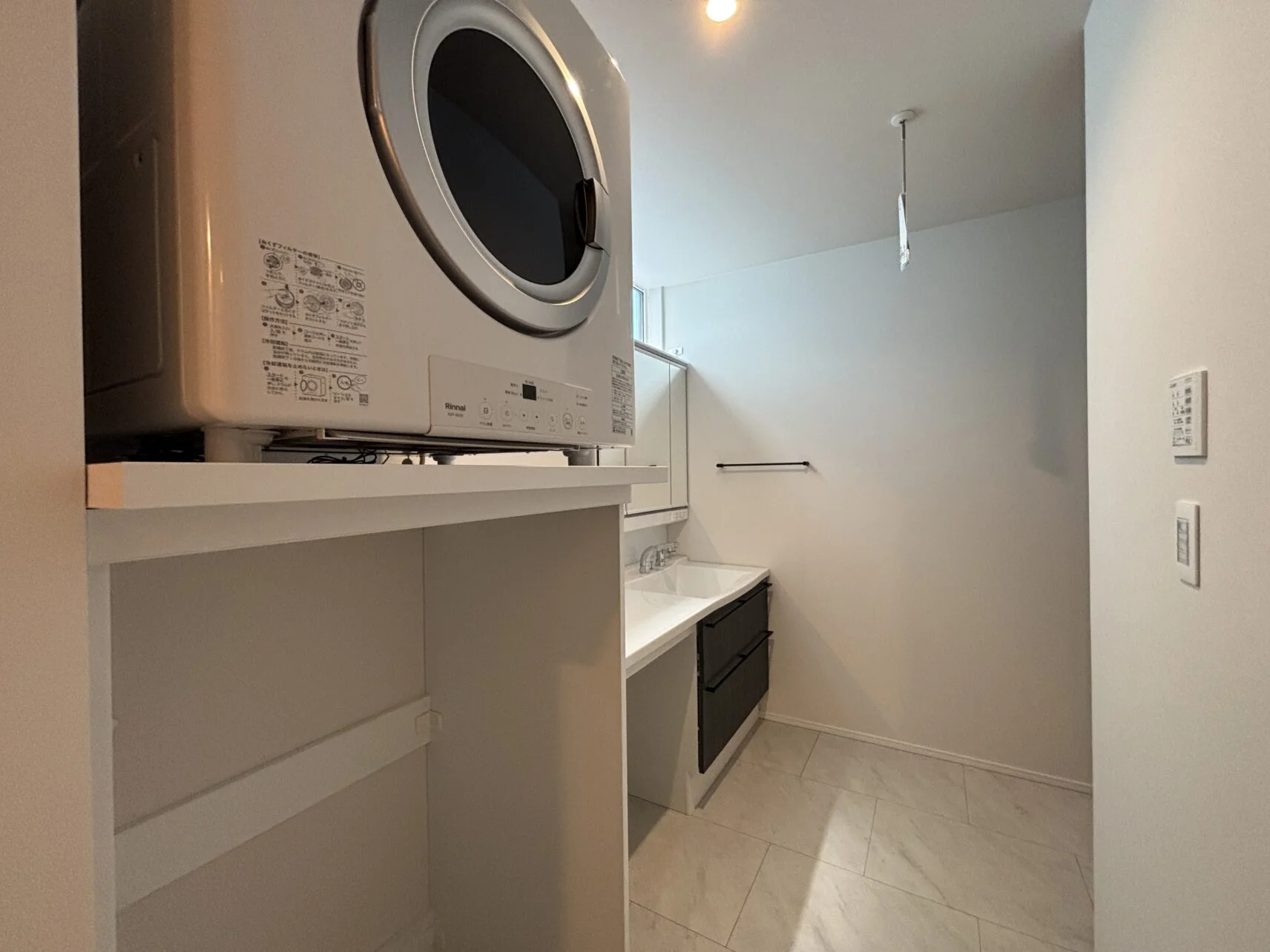洗面脱衣室（乾太くん側） パワフルな熱量でふんわり乾かす、人気のガス衣類乾燥機『乾太くん』付き！