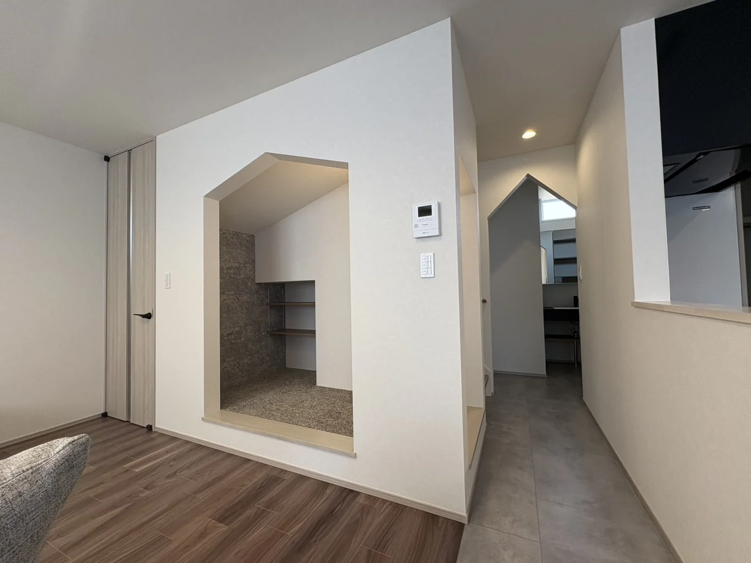 ヌック＆洗面所へと続く動線