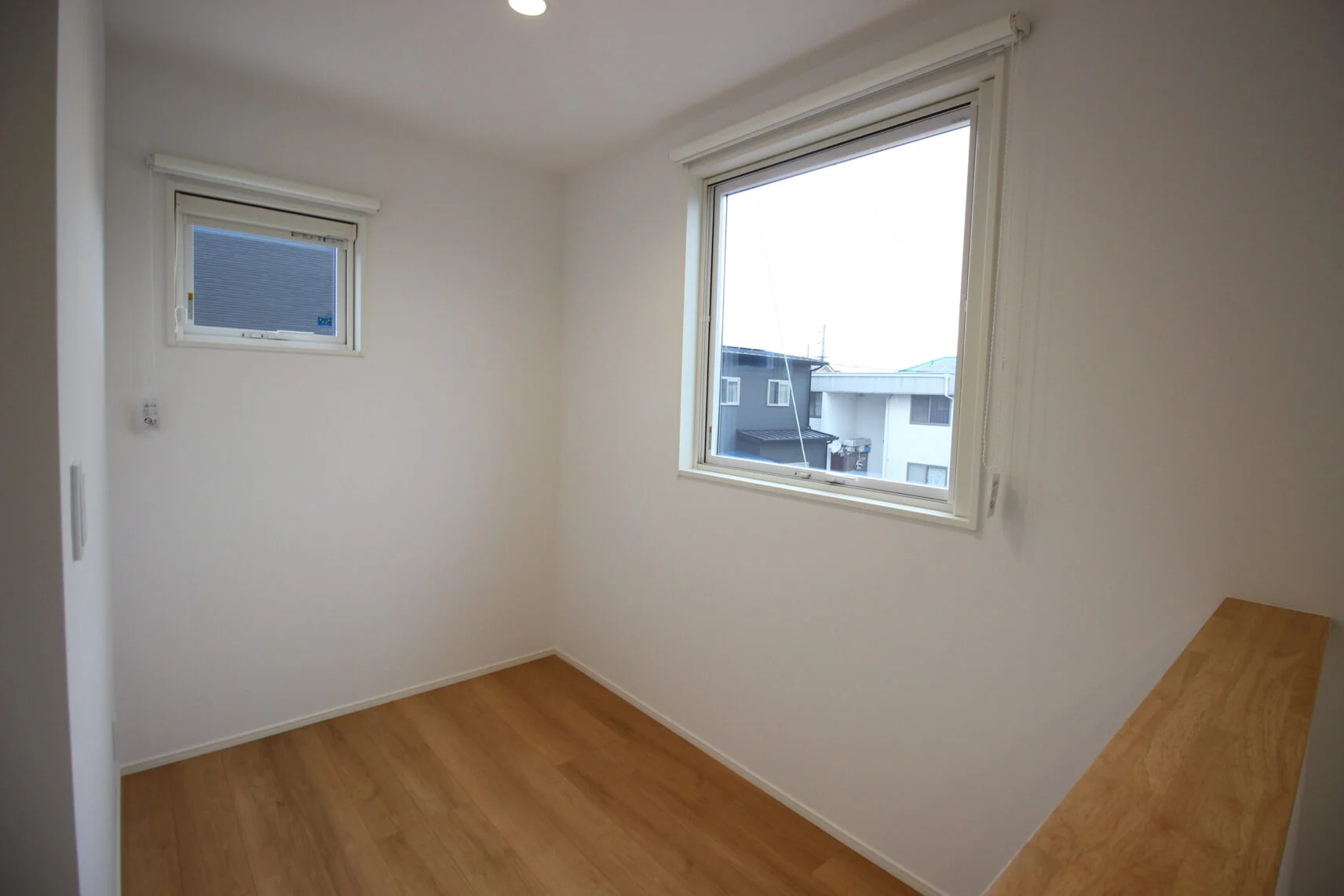 内観（２階　フリースペース）　お子様の遊び場として使える約３帖分のスペース