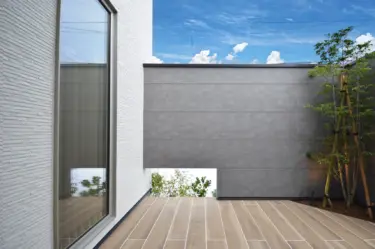 外観（リビング側から見たプライベートテラス）