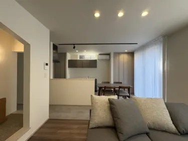 リビング側から見たキッチン・ダイニング