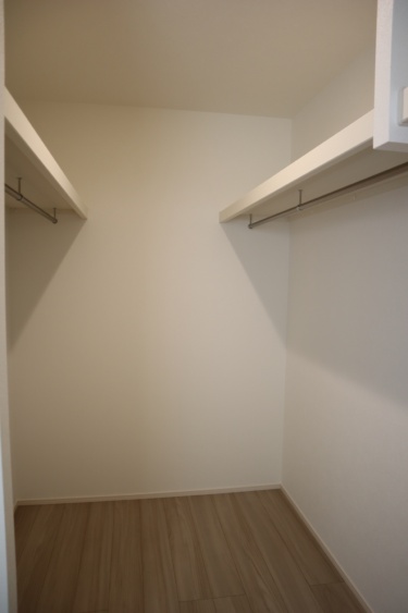 主寝室に隣接しているウォークイン・クローゼット