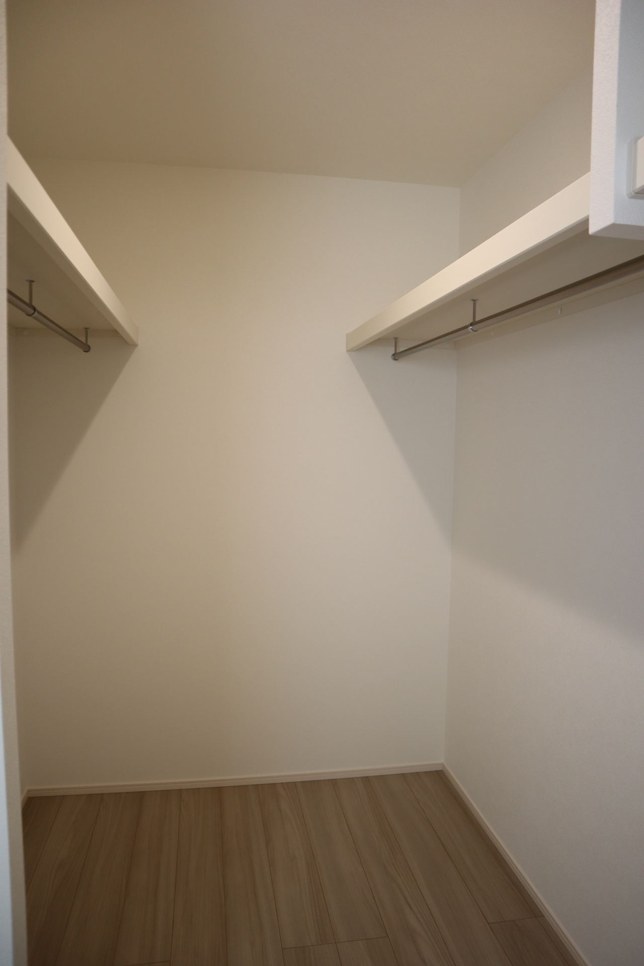 主寝室に隣接しているウォークイン・クローゼット