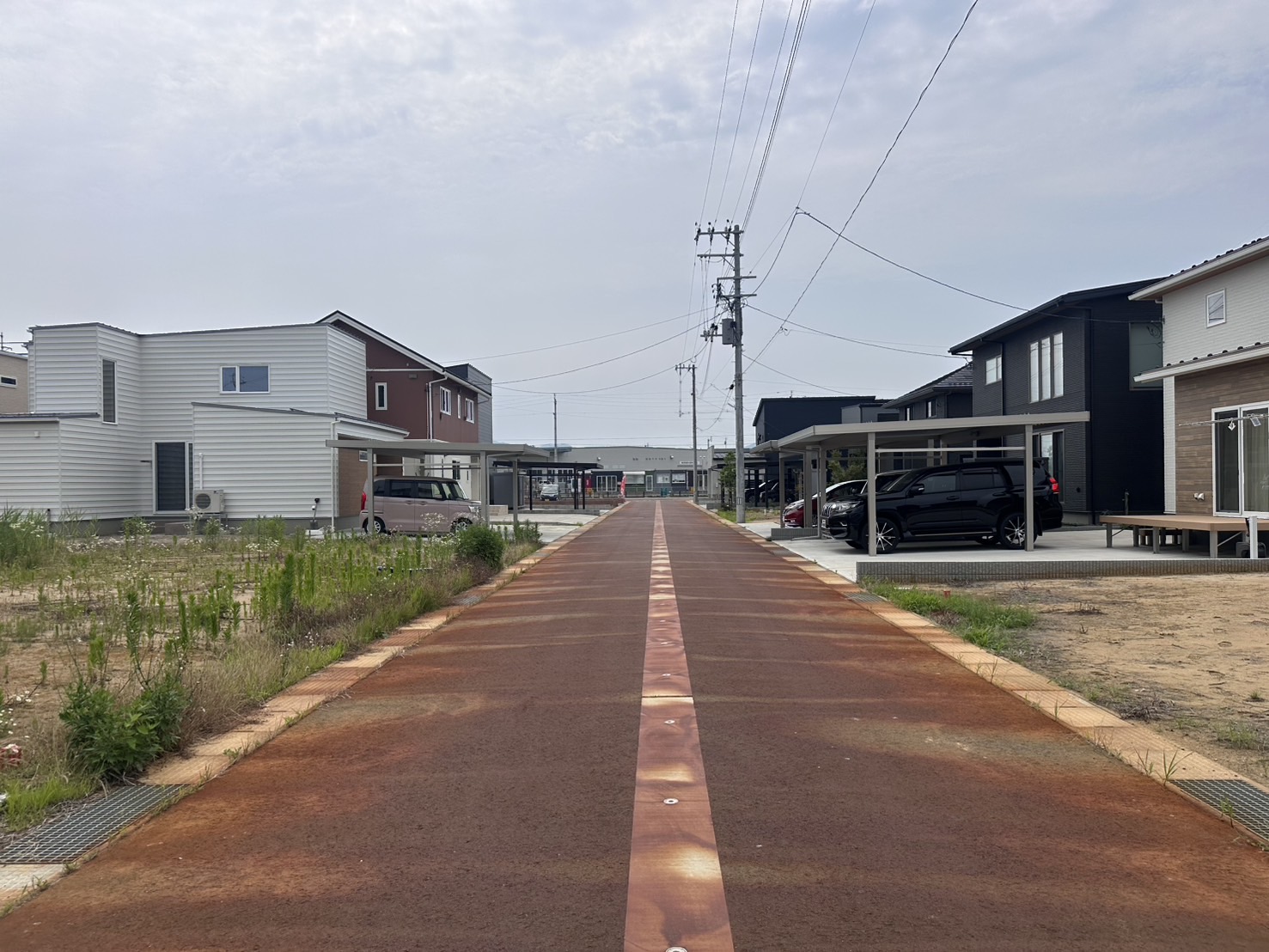 前面道路（東側より撮影）