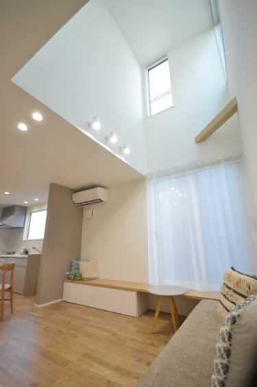 リビング（上部吹き抜け）