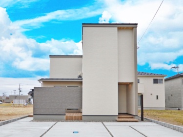 カーテンレスでつながる、開放感あふれる住まい – まちなかモデルハウス（西区小針）