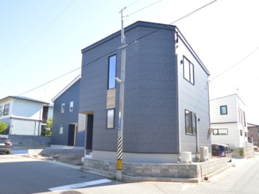 約２８坪！Ｌ字型に設計した３ＬＤＫのデザイン住宅（西区小針４丁目）