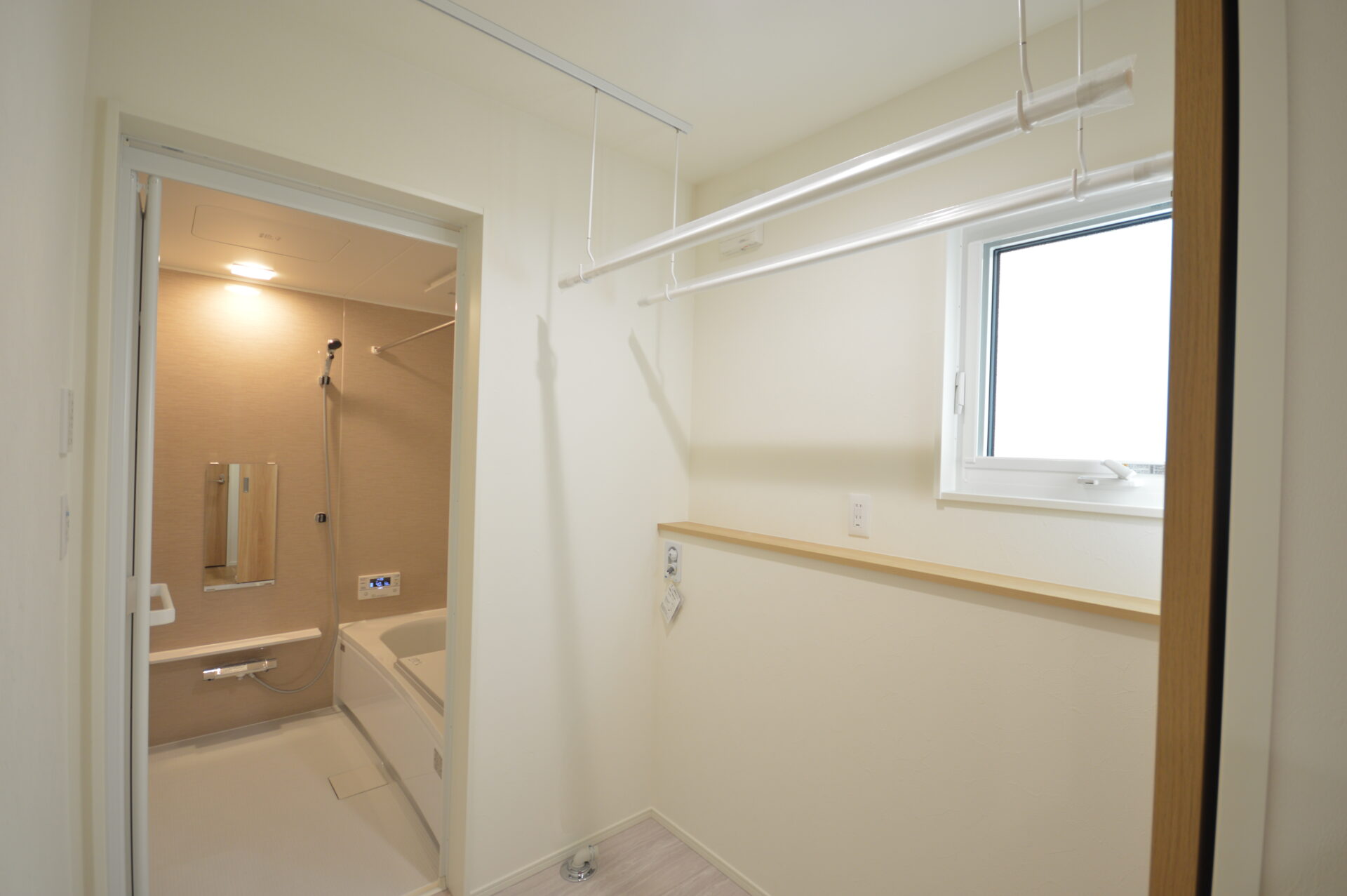 脱衣室→浴室への動線