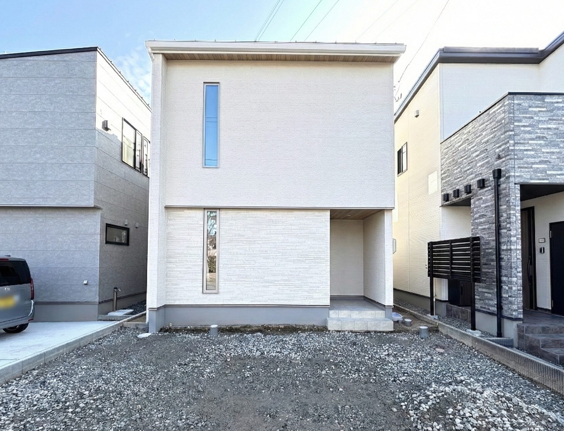 現地外観写真（正面）

※２０２６年２月撮影
※撮影時点では外構が工事中のため、完成後とは一部異なる場合がございます。