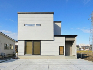 遊び心あるヌックソファと開放的なＬＤＫ、快適な動線が魅力のまちなかモデルハウス（南区戸頭）